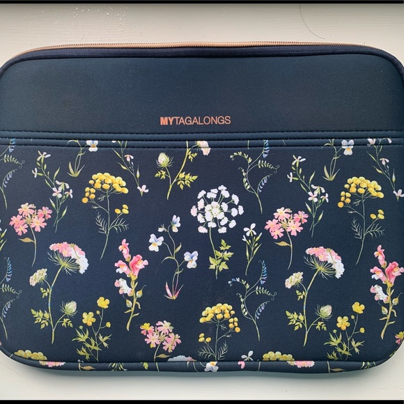 MYTAGALONGS Handbags - Floral Laptop Sleeve